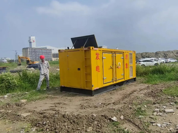 铜仁200KW柴油发电机机组每小时的油耗量受哪些因素影响？